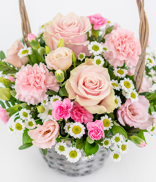 Mother's Day Basket | Mother's Day Flowers | Eflorist.co.uk