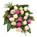 Begravningsblommor med rosor i olika rosa nyanser