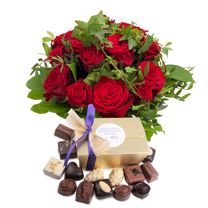 Welkom willekeurig Jeugd Rode rozen en bonbons, een cadeau uit het hart